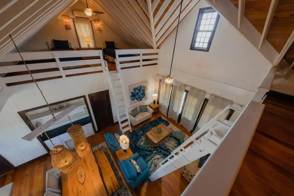 Athena's Mahogany House by the Bay 4 Bedroom/2 Bathroom