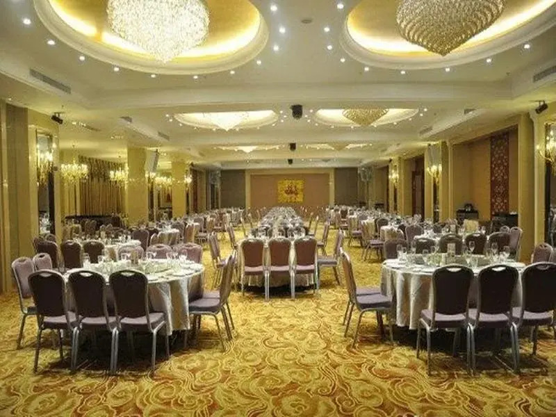 Serengeti Hotel