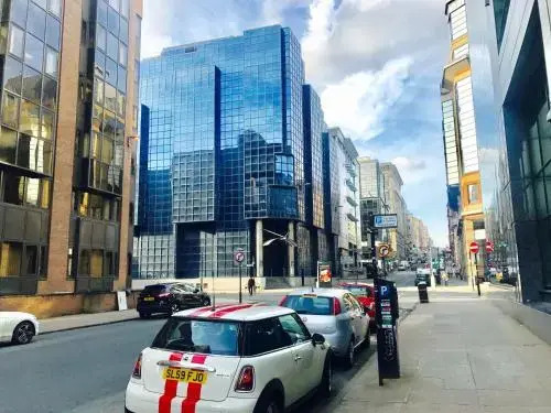 Glasgow City Center Flat with Parking