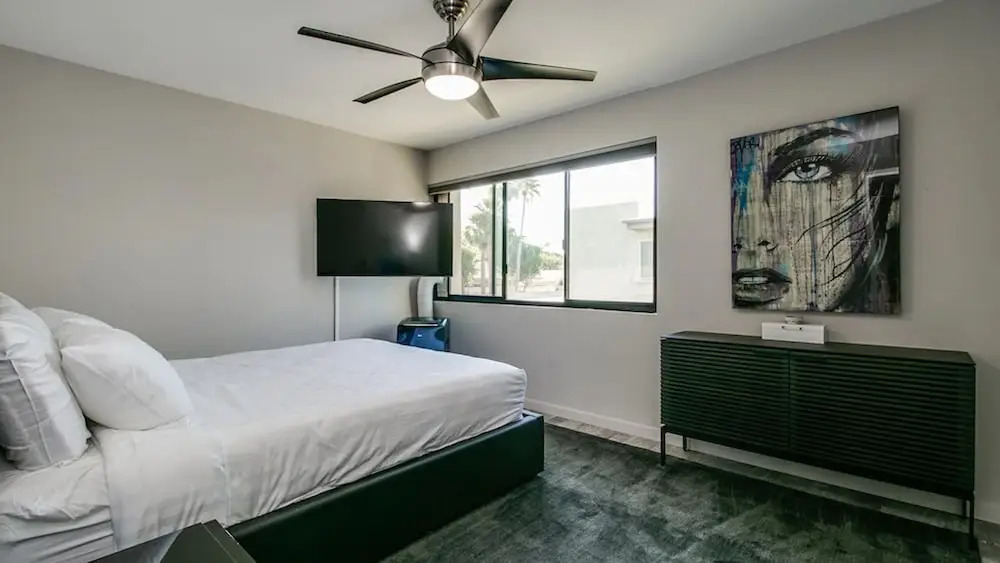 Unbeatable Old Town Location! Modern and Classy!