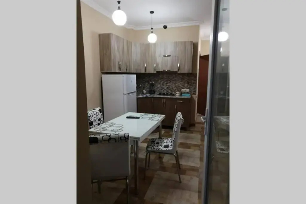 Kvartira dvuhkomnatnaja v Batumi, 10 minut do morja