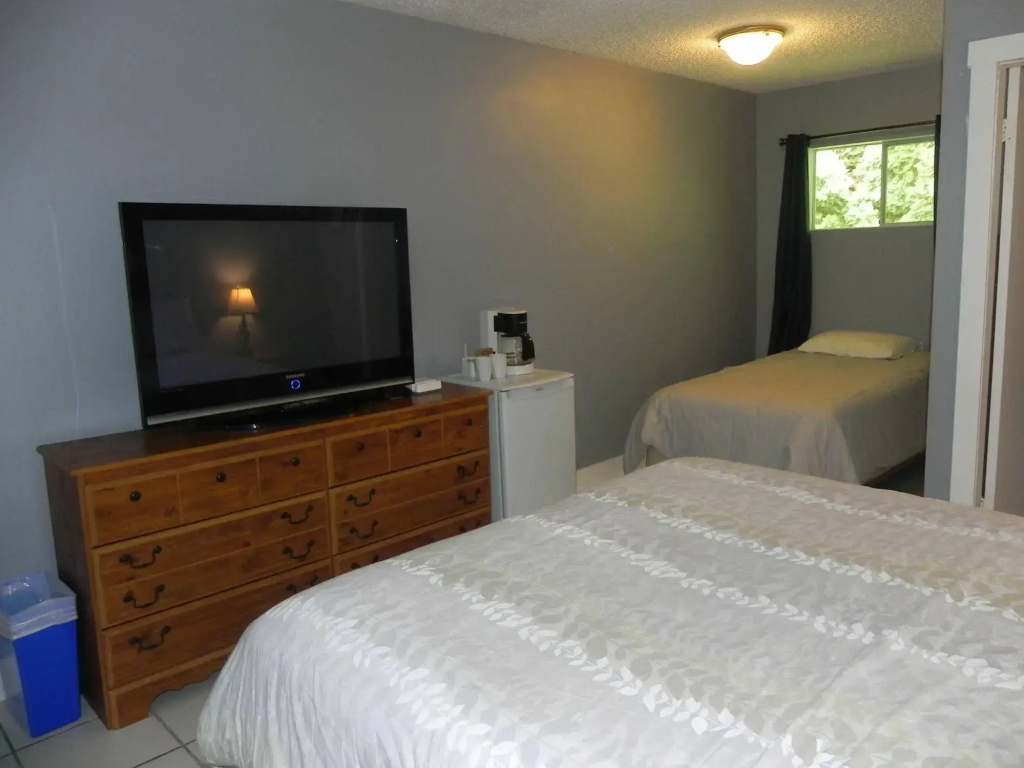 Naramata Courtyard Suites