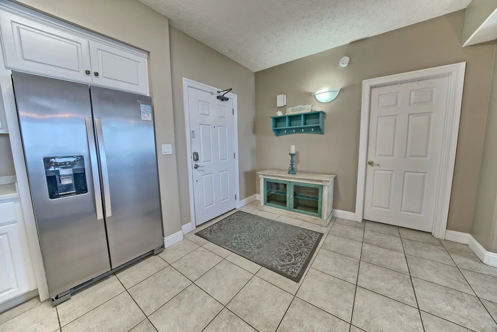 Amazing Tropical Condo with Complimentary Beach Chairs and Umbrellas - Unit 0706 by RedAwning