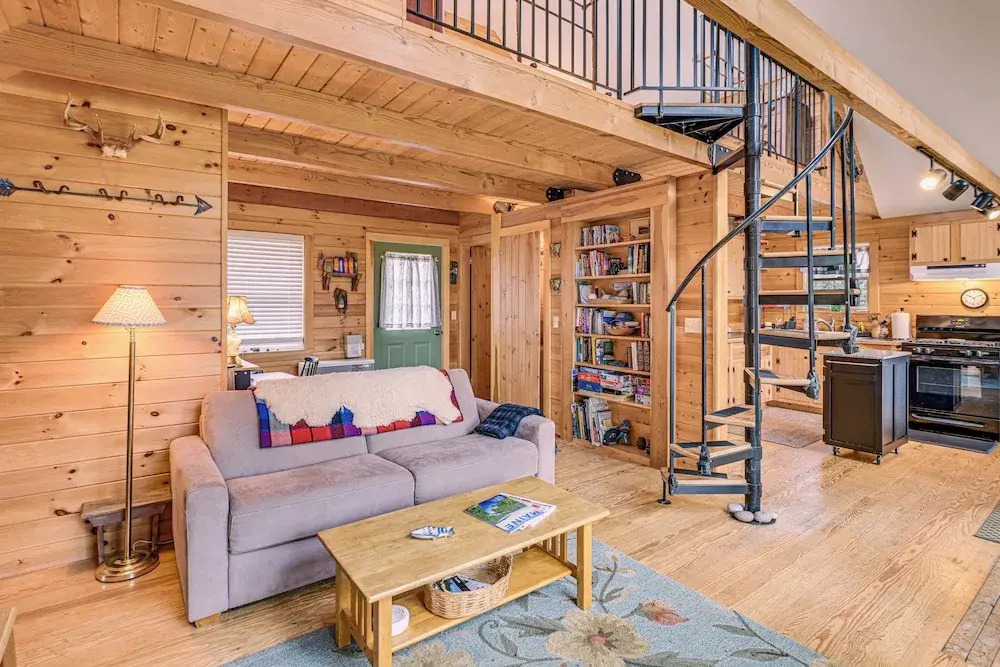Lamoine Cabin w/ Deck ~ 16 Mi to Acadia Natl Park