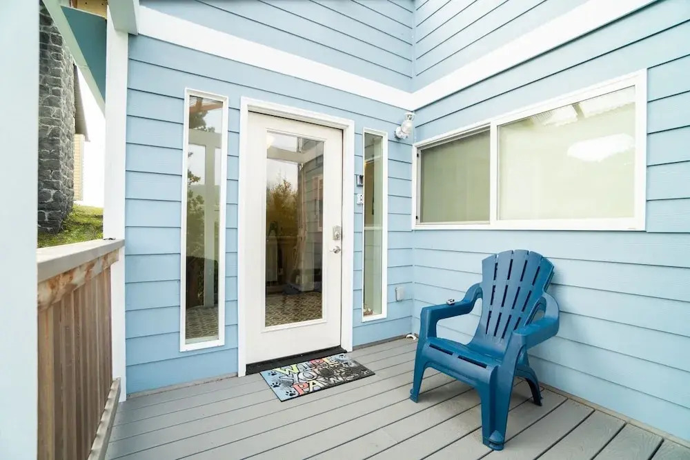 The Lakeside Caboose 3 Bedroom Home
