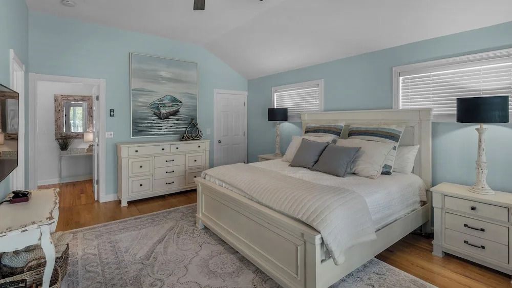 Classic Beach Home With Heated Private Pool - Sleeps 9