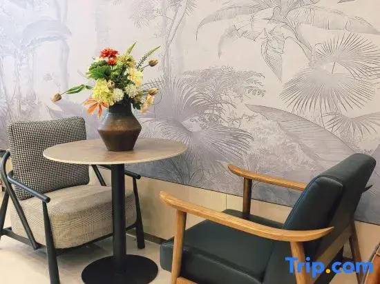 Junhao Yiyuan Hotel (Nanning Qingxiu Mountain East Gate Poly Lingxiu Plaza Branch)