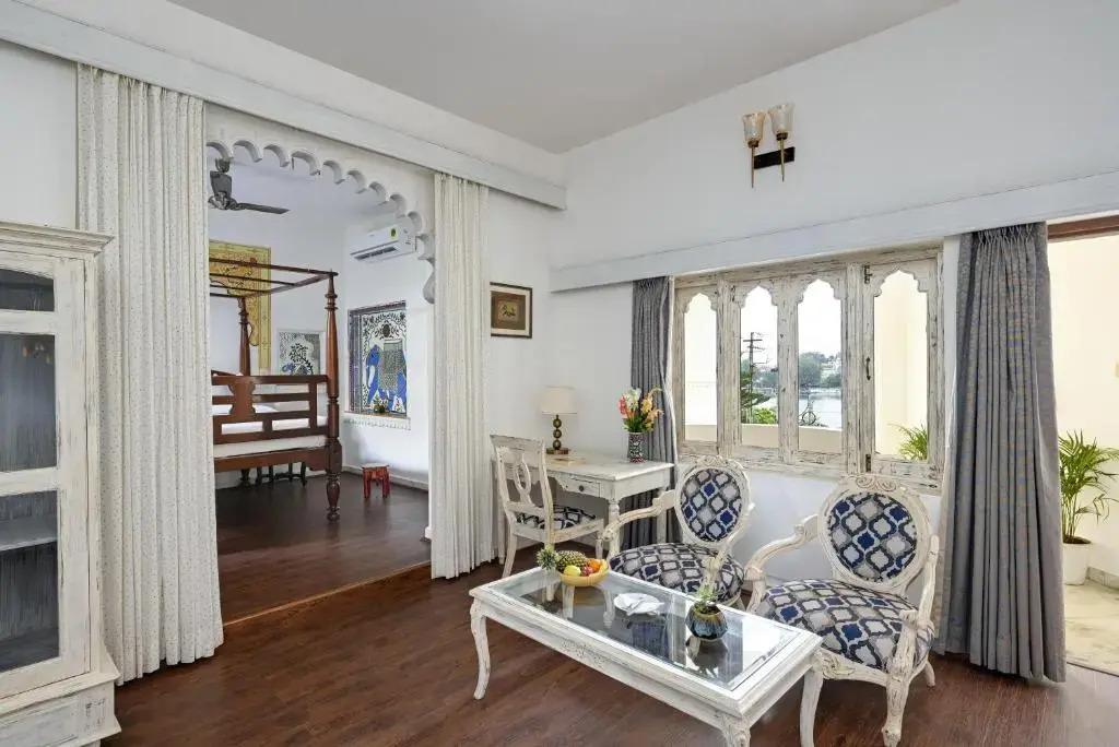 Swaroop Vilas - Lake Facing Boutique Hotel