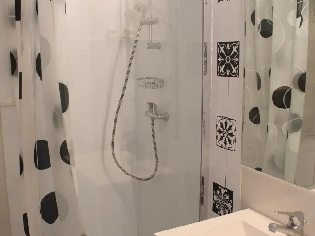 Appartement Balaruc-les-Bains, 1 pièce, 4 personnes - FR-1-503-31