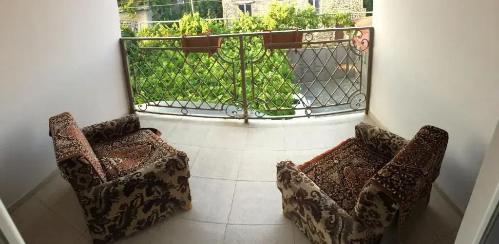 Mari Guest House