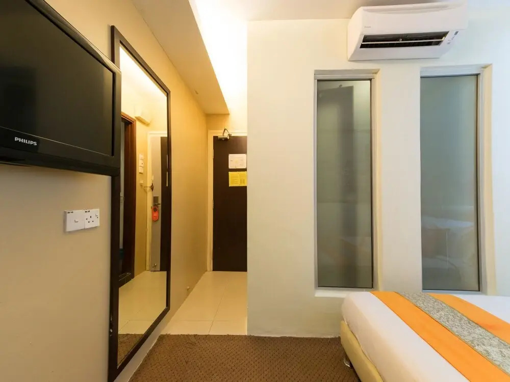 OYO 126 Rae Hotel