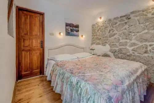 Guesthouse F