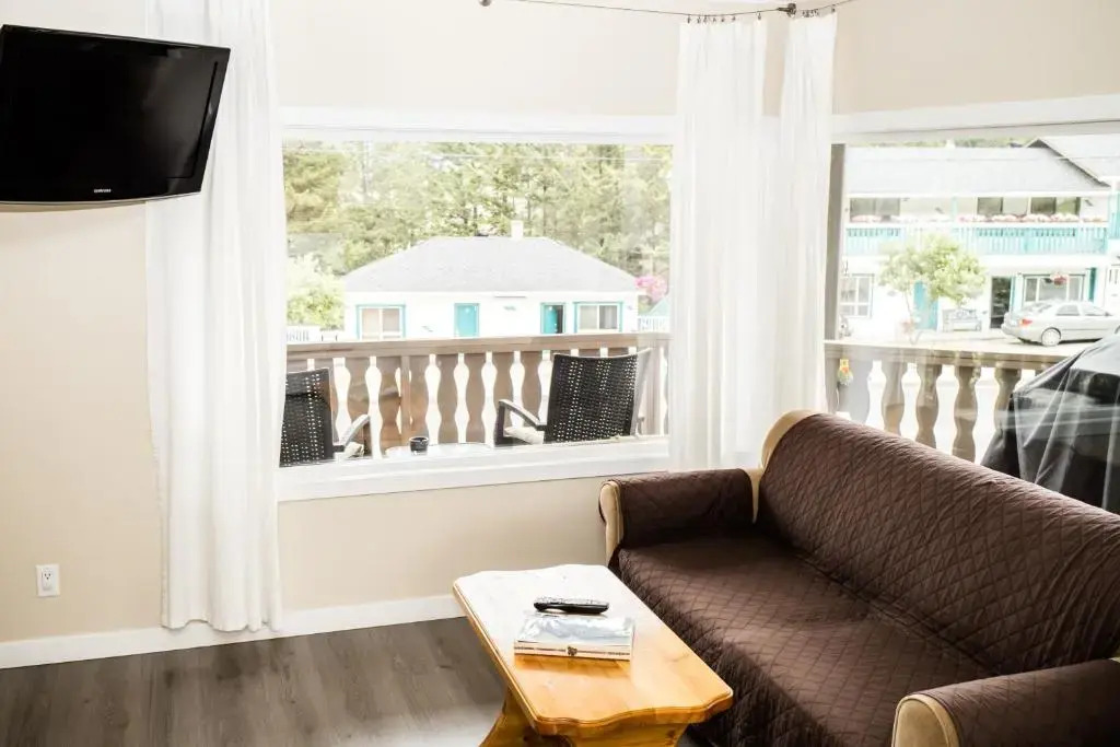 Crescent Motel