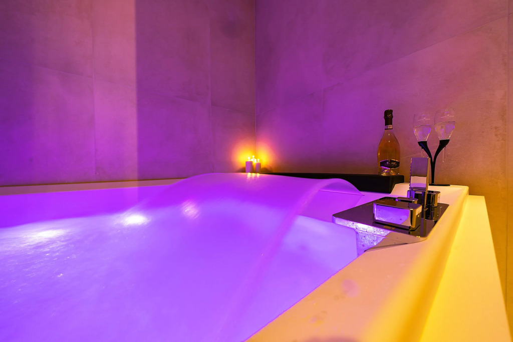 Elite Accommodations & Hydromassage Pool