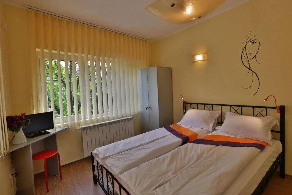 Crazy Duck Hostel