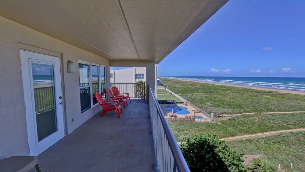 Edgewater 507 Minium 3 Bedroom Condo by RedAwning