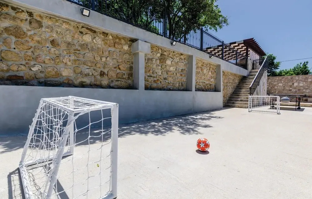 Awesome Home in Dubravka With Wifi and 5 Bedrooms