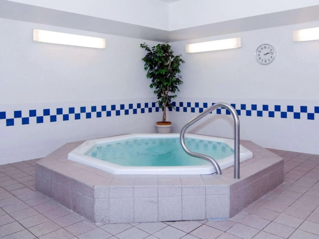 Quality Suites Near West Acres