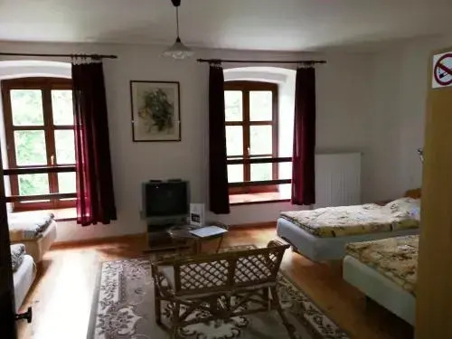 Hotel Castle Mlýn Maděrovka
