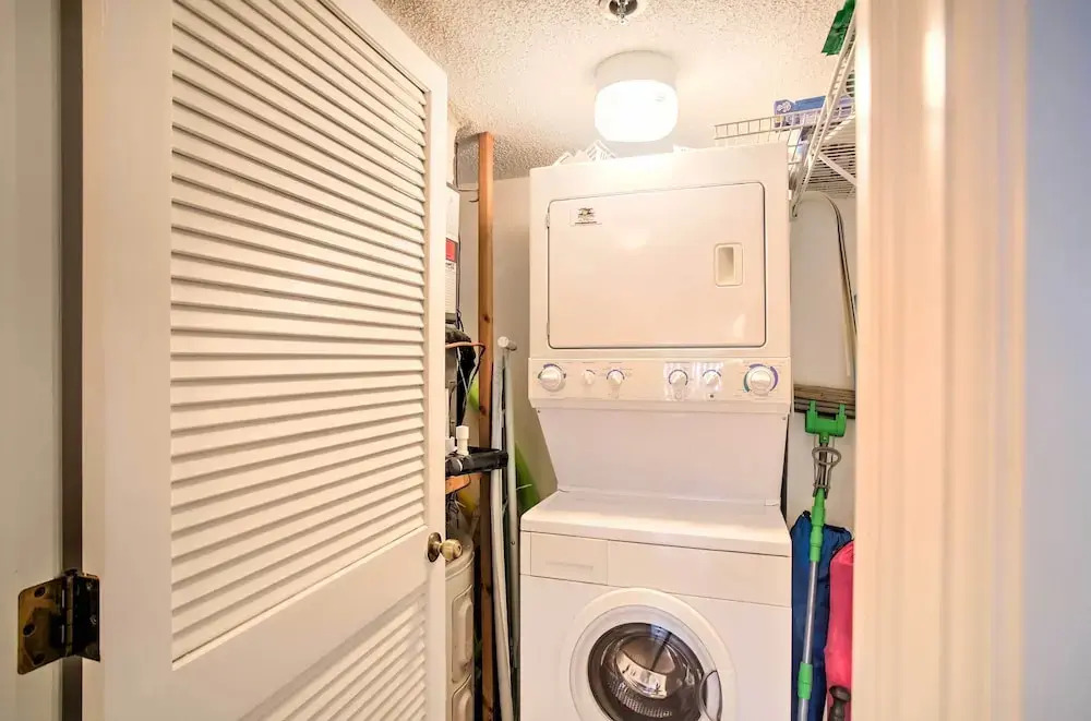 Resort-style Condo w/ Pool: 19 Miles to Fort Myers