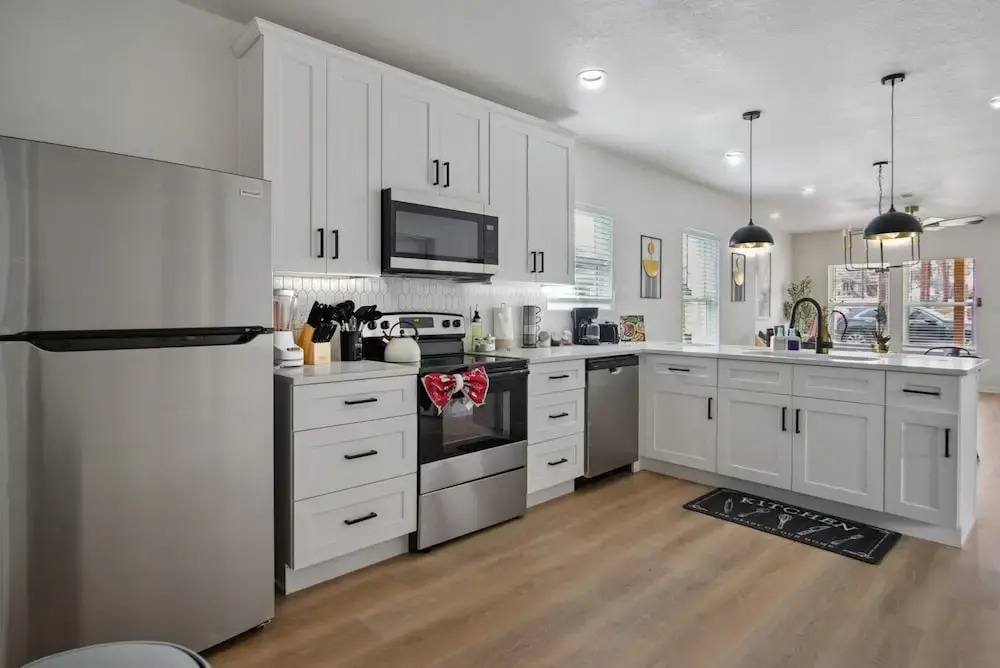 Minutes to Downtown Spacious 4BR 3BA Historic Gem