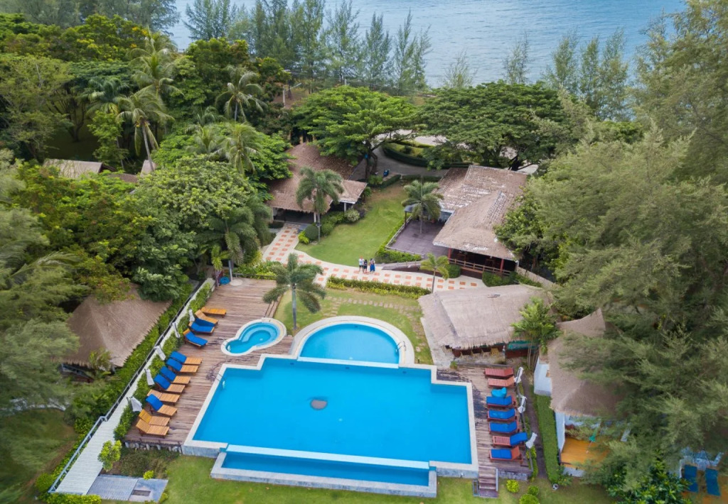 TwinBay Resort