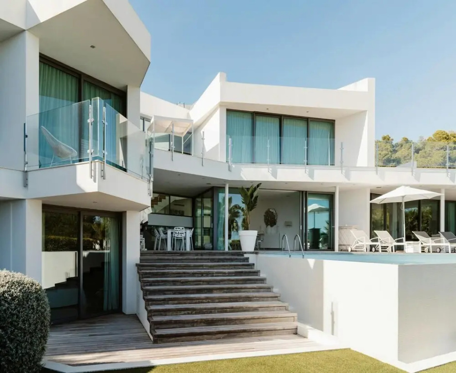 Modern Holiday Home With Vast Terracing