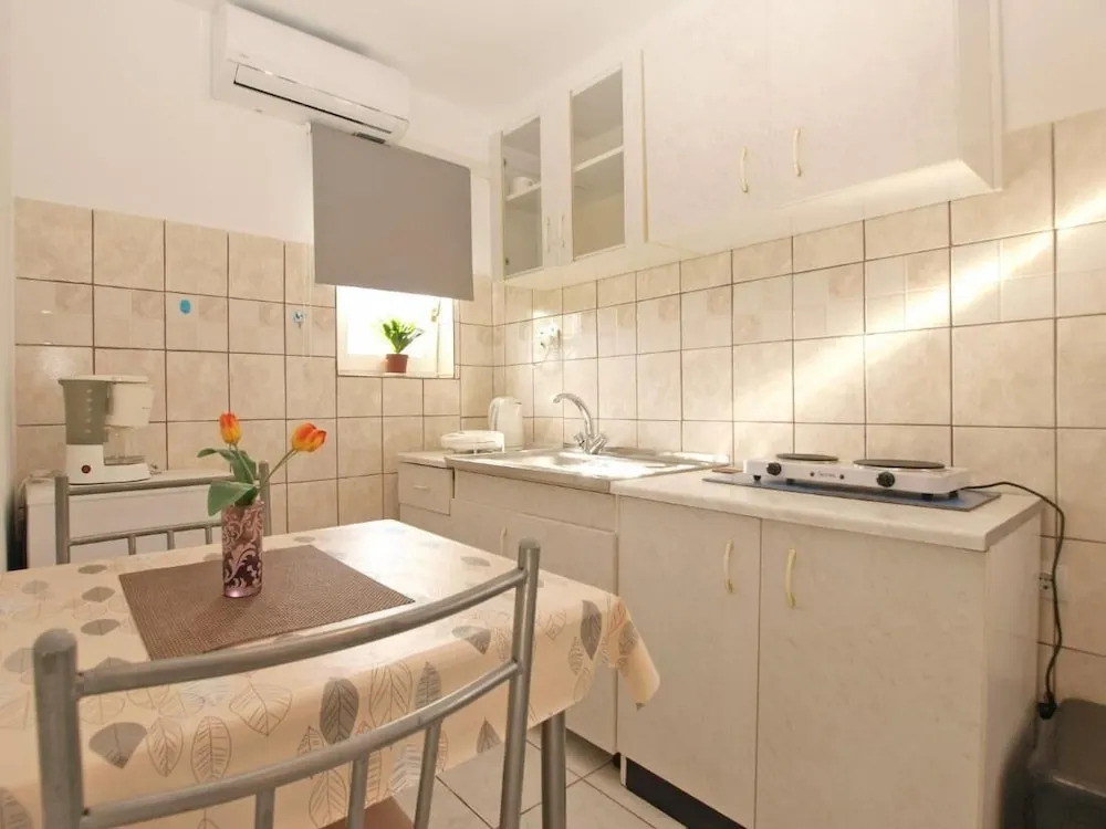 Cozy Studio Apartment With Private Outdoor Space