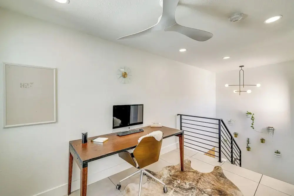 Modern Scottsdale Townhome w/ Heated Pool Access