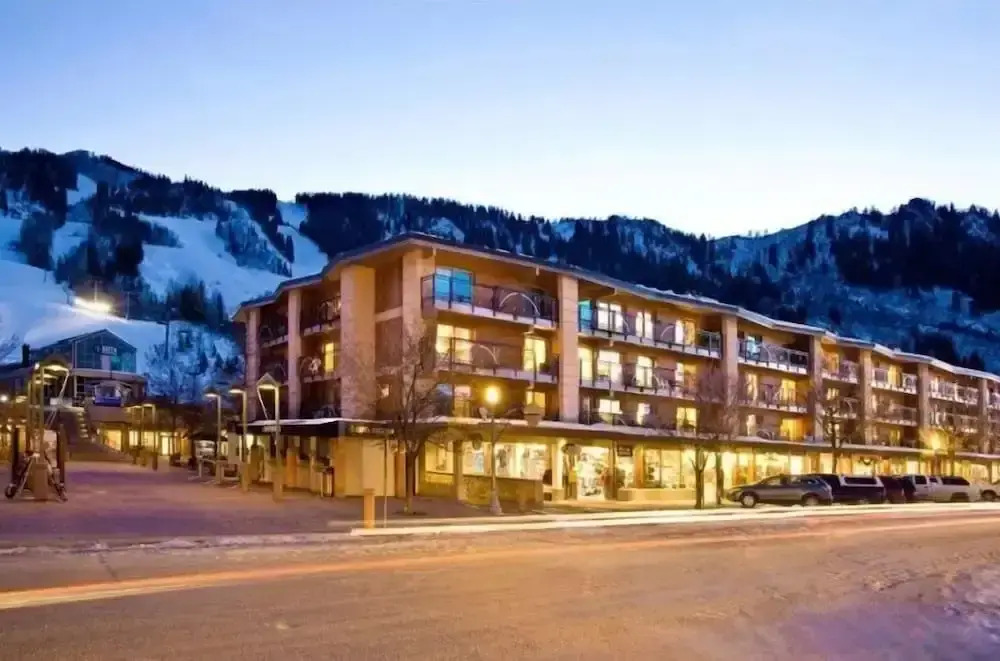 Aspen 2 Bedroom Condo at the Base of Aspen Mountain, Next to Lift 1A