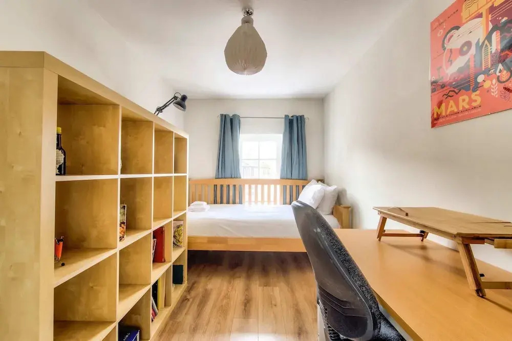 Converted Tea House With Retro Vibes In Lively Leith