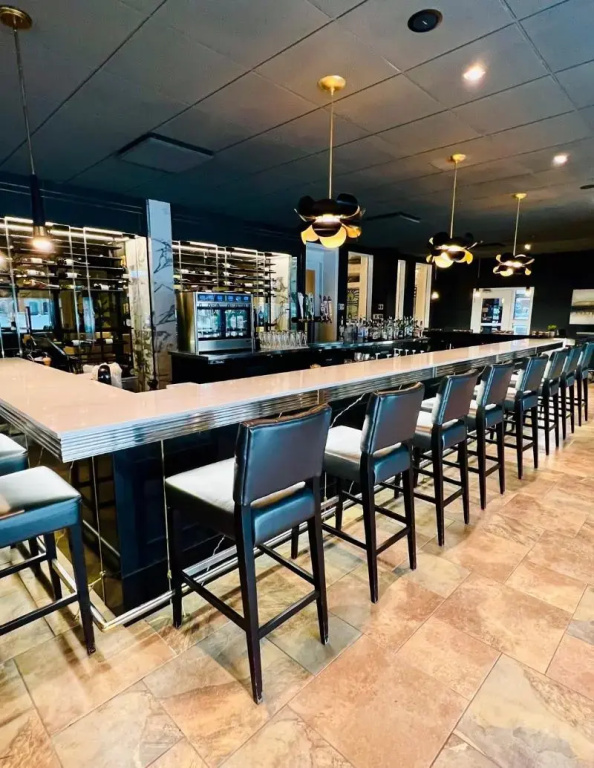 Hotel & Suites Le Dauphin Drummondville