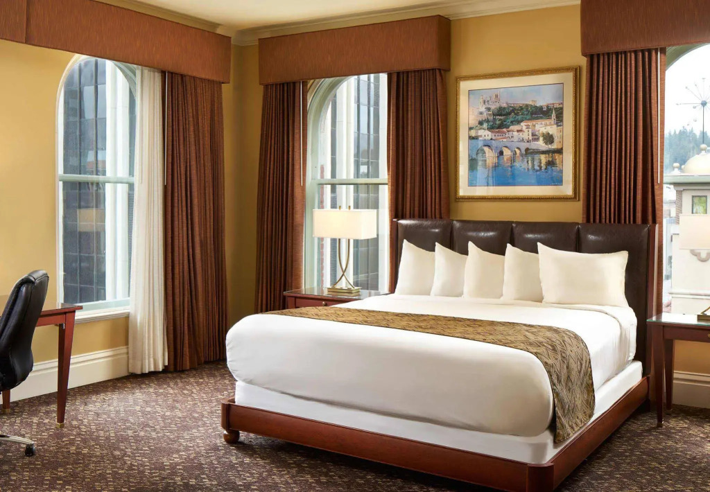 The Louie, A Davenport Hotel, Autograph Collection