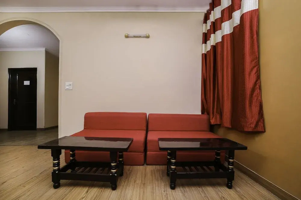 OYO 26666 Refuge Home Stays
