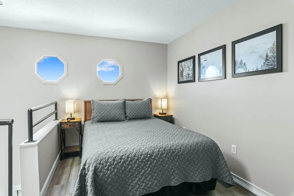 The Loft Picturesque Condo for 6 w/ Epic Views!