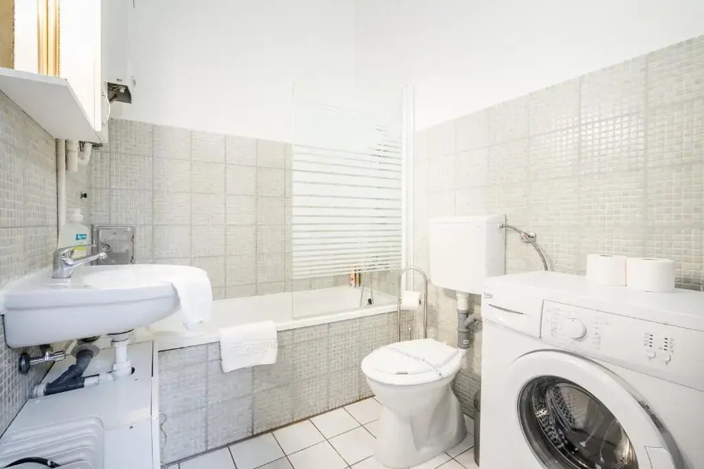 BpR Vinyl Style Studio Home with A/C