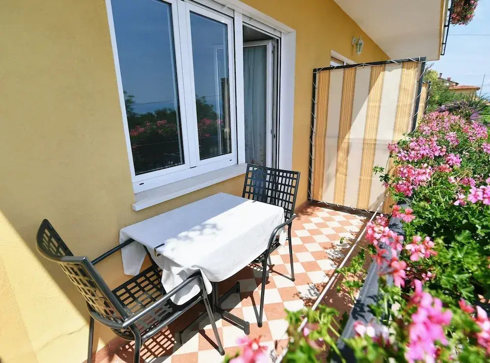 Scenic Retreat Rooms and Family Apartment