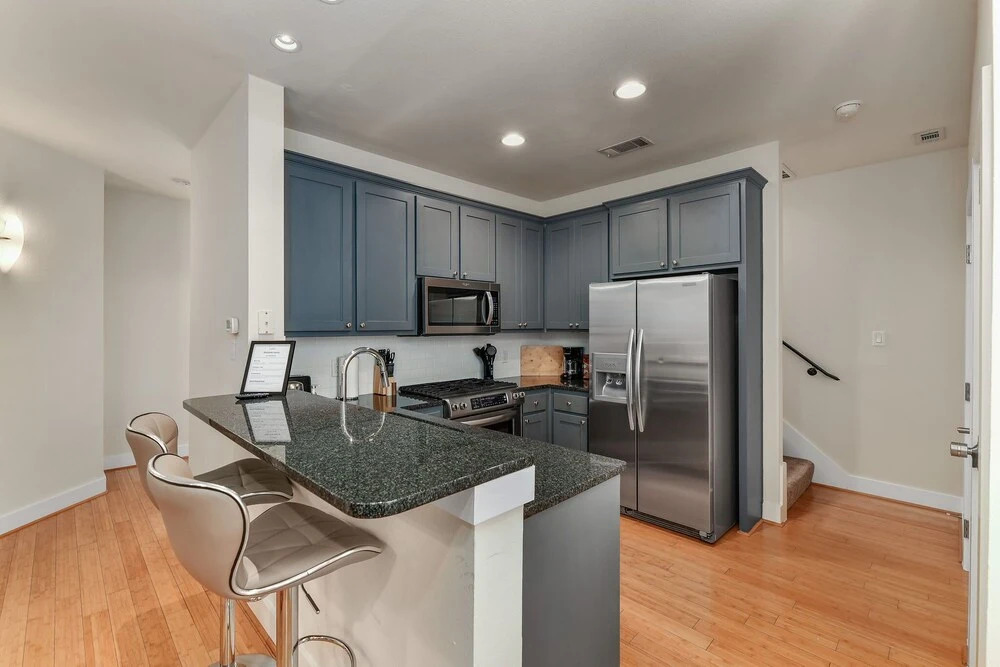 CozySuites Oak Lawn with great rooftop