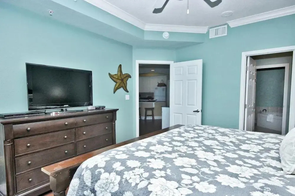 San Carlos 409 by Youngs Suncoast