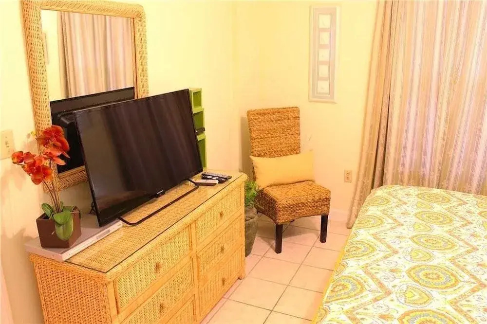 407 Pelican Beach - 1 Br condo by RedAwning