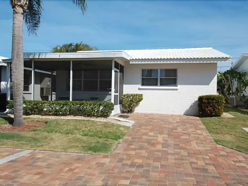 Aloha Kai - Unit 8 2 Bedrooms 1 Bathroom Apts