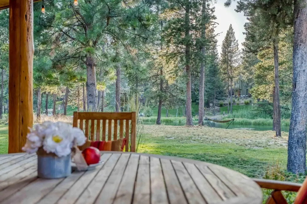 The Settle Inn Riverfront Retreat