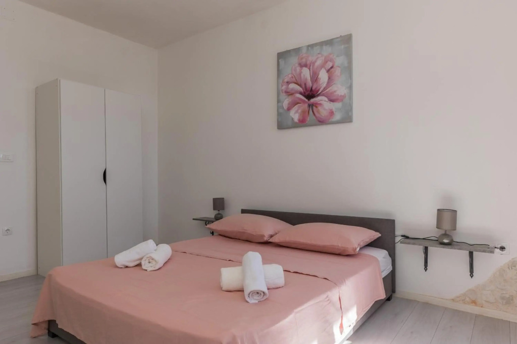 A1 - Spacious apt on the Seafront With Terrace