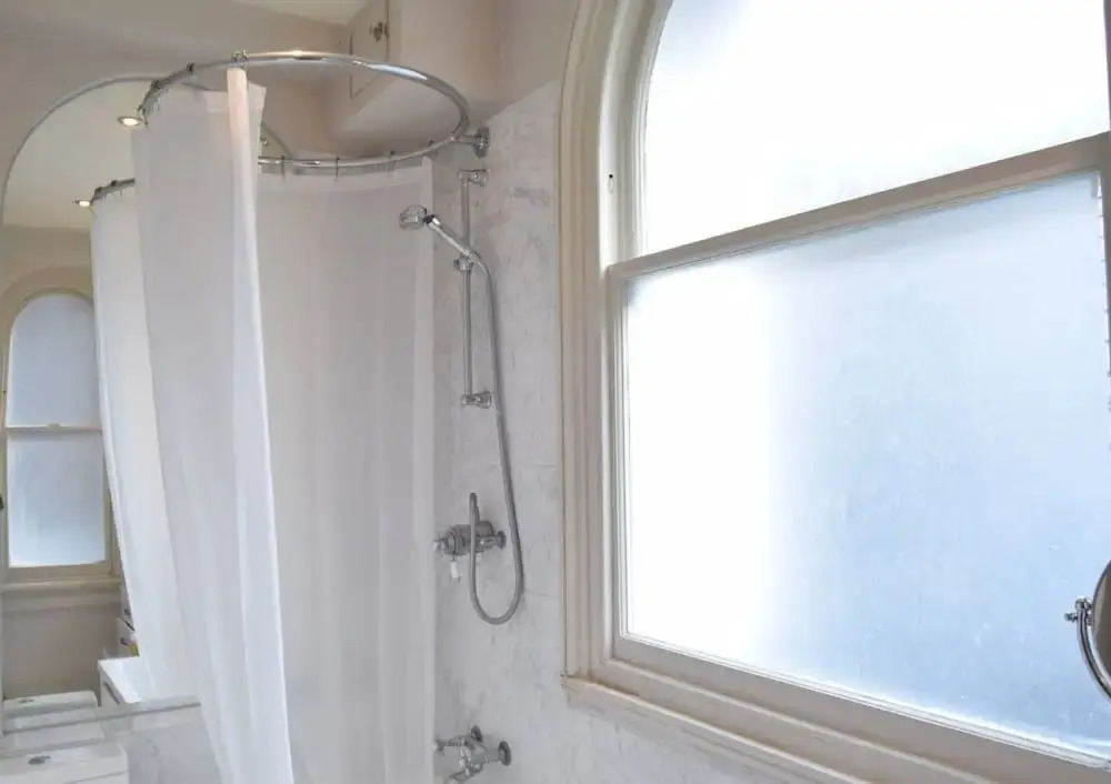 Elegant 1 Bedroom Mezzanine Overlooking Square