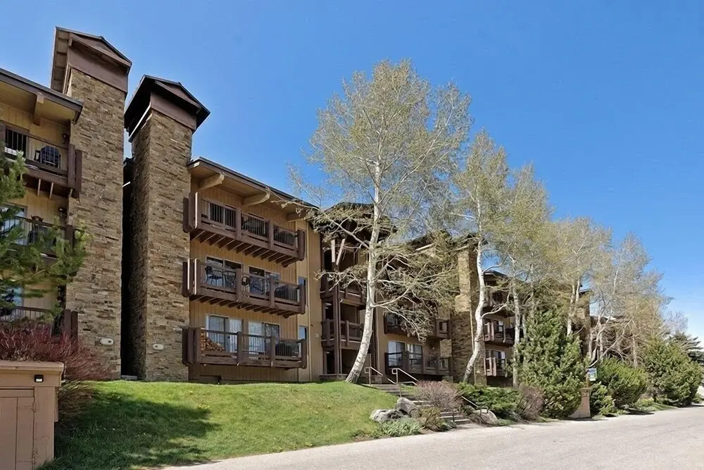 Snowmass 2BR Loft Retreat Deck, Fireplace & Views - 21E