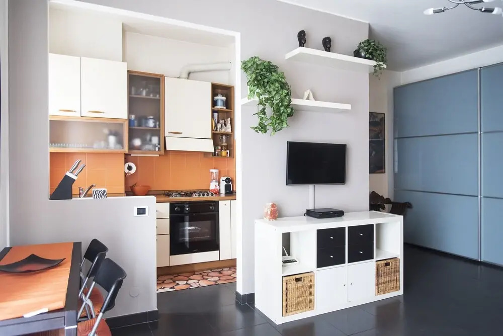 High Rise Studio Flat near Metro Stop