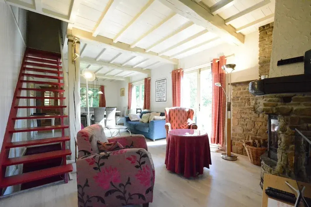 Luxury Pet-friendly Chalet in Bièvre near Forest