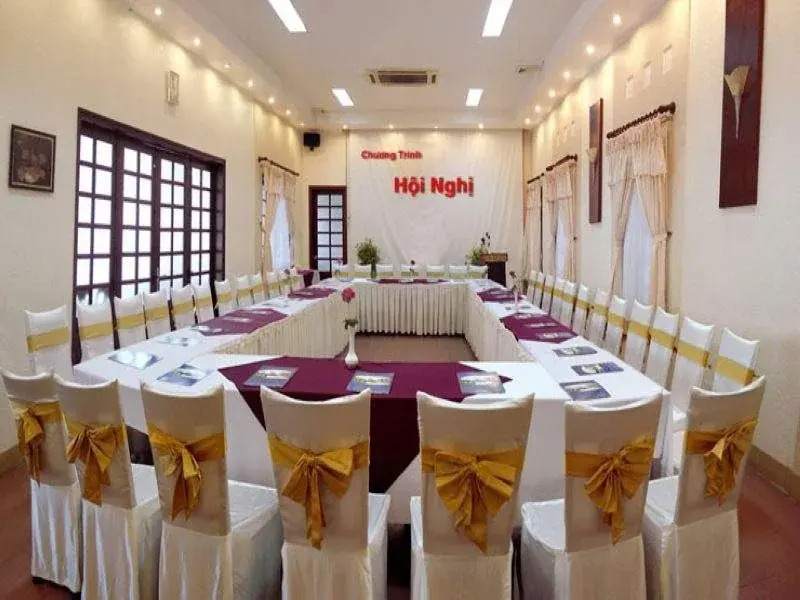 Nhà Hàng Khách Sạn Hòa Bình 2