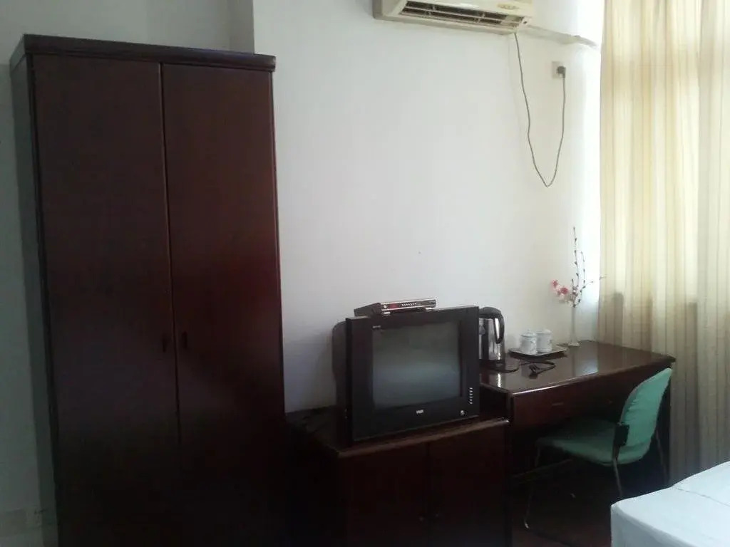 Jiangyan District Jingning Hotel
