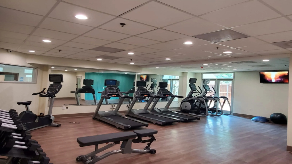 Holiday Inn Express & Suites Arlington North   Stadium Area by IHG